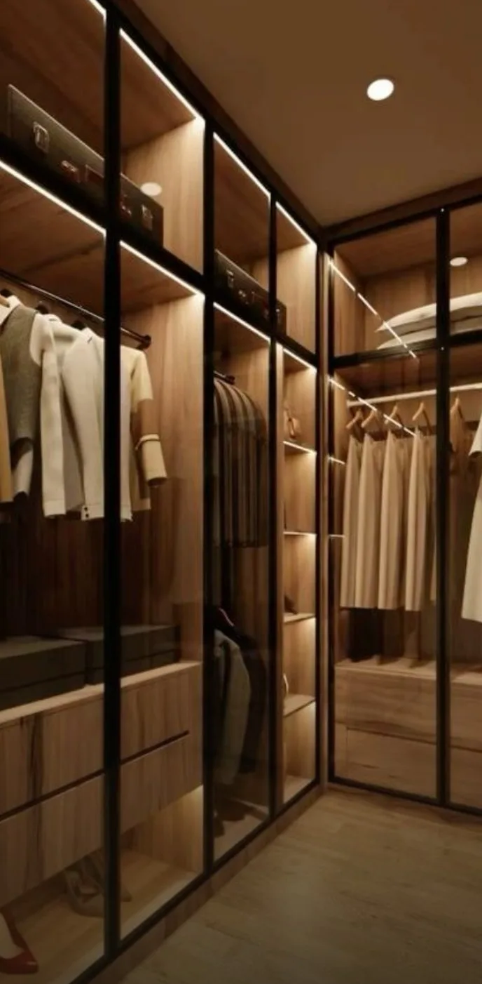 Dressing aux cadres noirs et verre